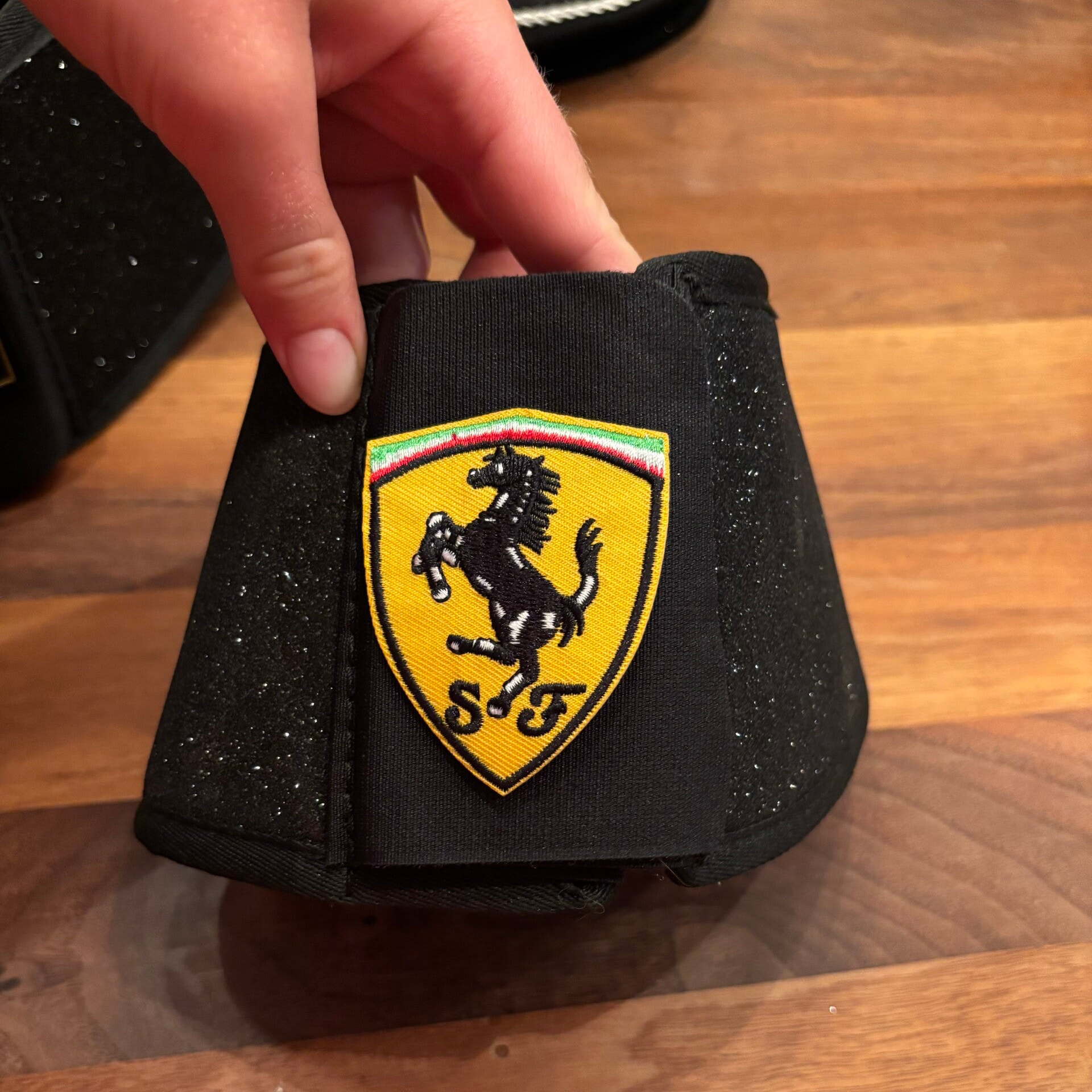 Glitter springschoenen Ferrari