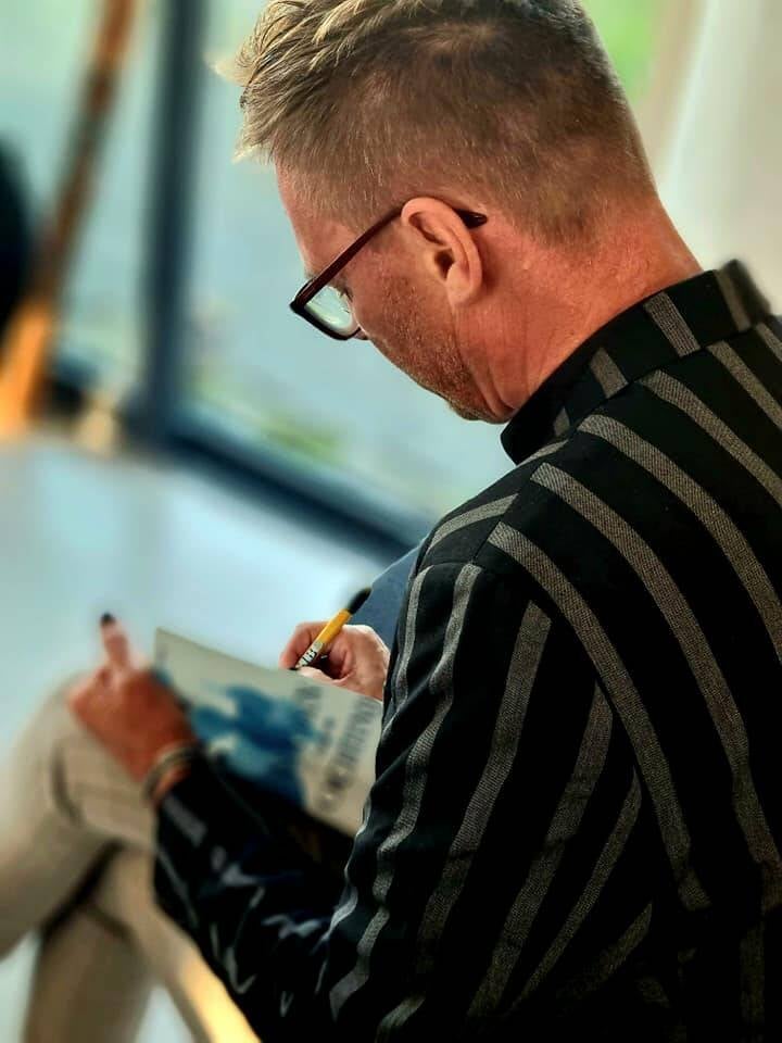 Boekpresentatie IJsselstroom Zutphen Wilco Harbers Bonaire Uitgeverij Palmslag Dansen naar de ochtend dichtbundel gedichten gedichtenbundel liefde rouw