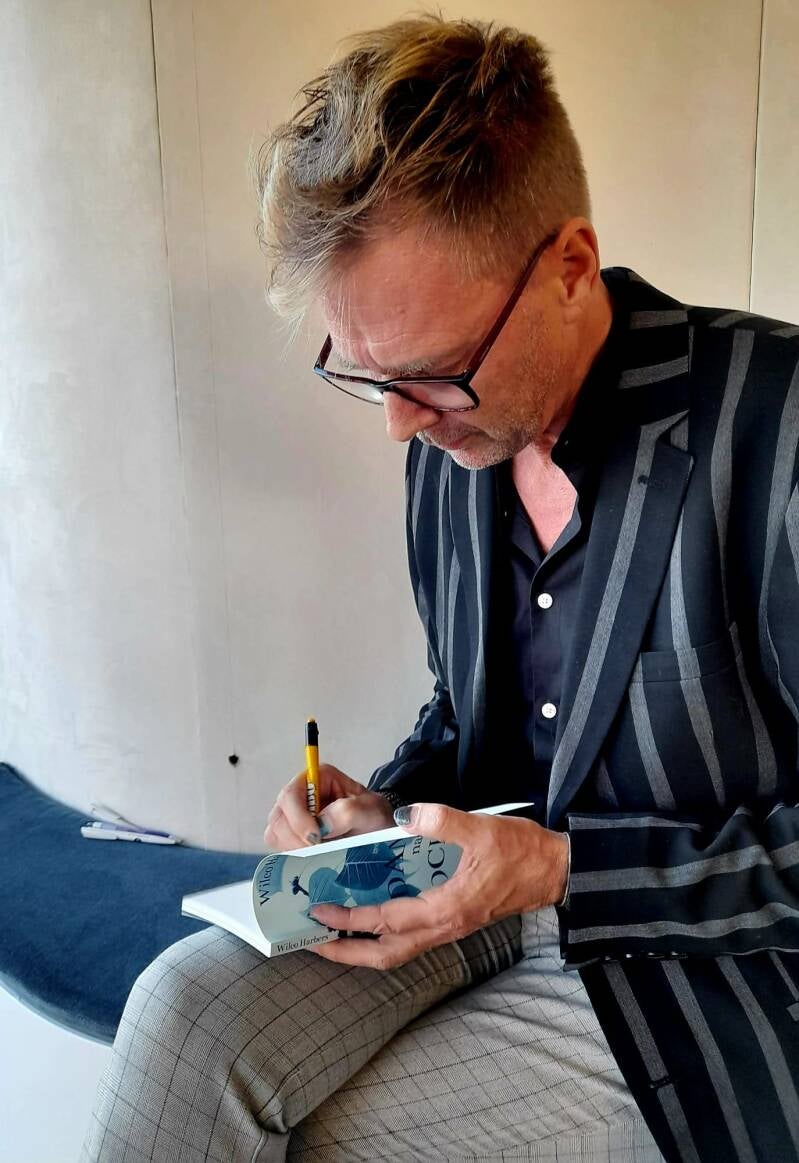 Boekpresentatie IJsselstroom Zutphen Wilco Harbers Bonaire Uitgeverij Palmslag Dansen naar de ochtend dichtbundel gedichten gedichtenbundel liefde rouw