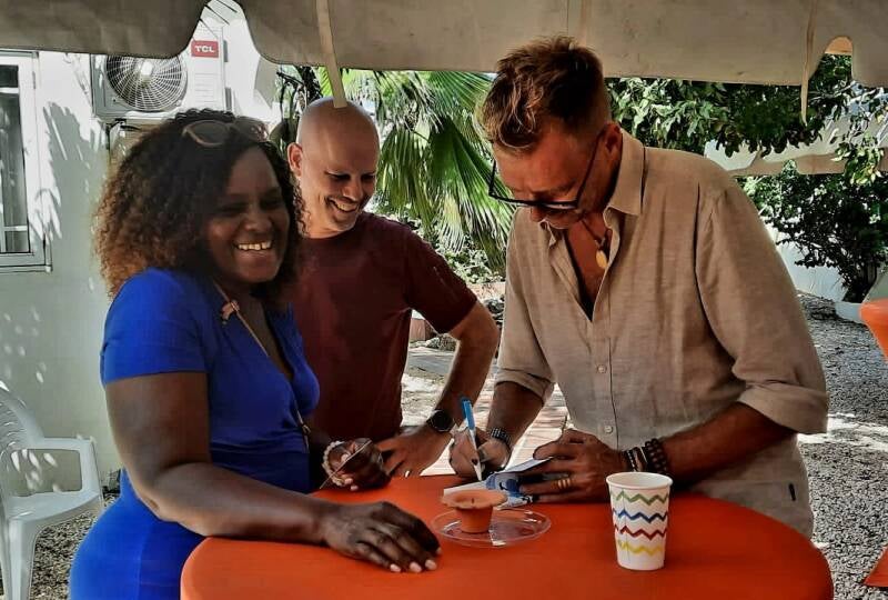 Wilco Harbers Bonaire Uitgeverij Palmslag Dansen naar de ochtend dichtbundel gedichten gedichtenbundel liefde rouw hospice Kas Flamboyan