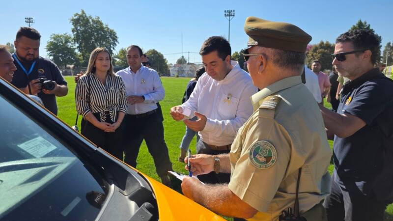 SAN JAVIER: CARABINEROS ENTREGÓ SELLO QUE CERTIFICA LA FISCALIZACIÓN AL TRANSPORTE ESCOLAR