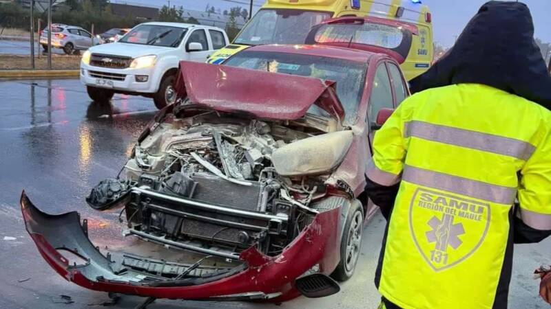 CURICÓ: COLISIÓN MÚLTIPLE EN RUTA 5 SUR MOVILIZA A EQUIPOS DE EMERGENCIA