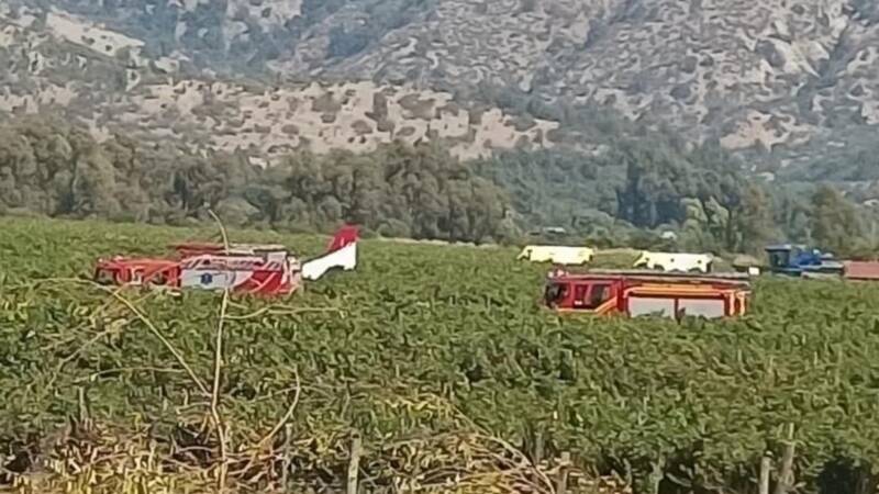 LOLOL: AVIONETA CAE EN SECTOR DE VIÑEDOS