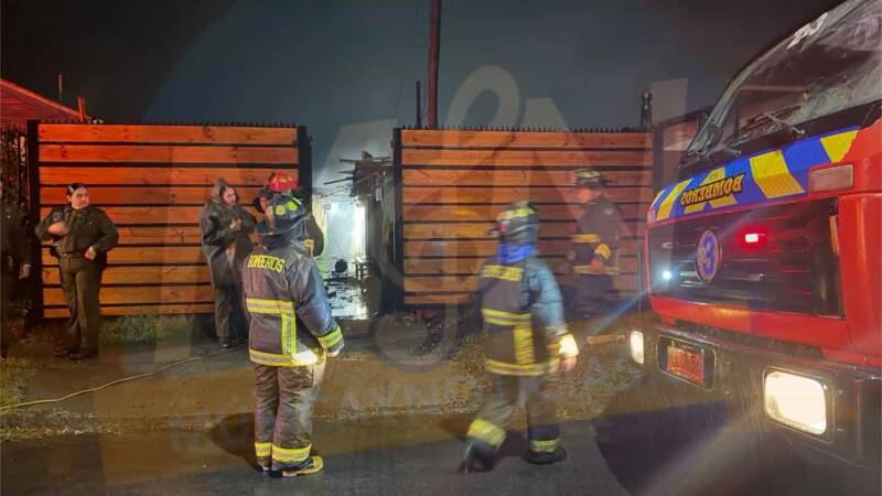 MOLINA: INCENDIO EN VIVIENDAS DEJA UNA PERSONA FALLECIDA Y MÁS DE UNA DECENA DE DAMNIFICADOS