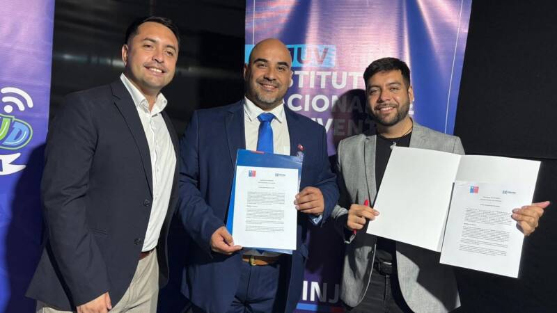 MOLINA: MUNICIPIO FIRMA CONVENIO CON INJUV PARA FORTALECER TRABAJO CON JÓVENES