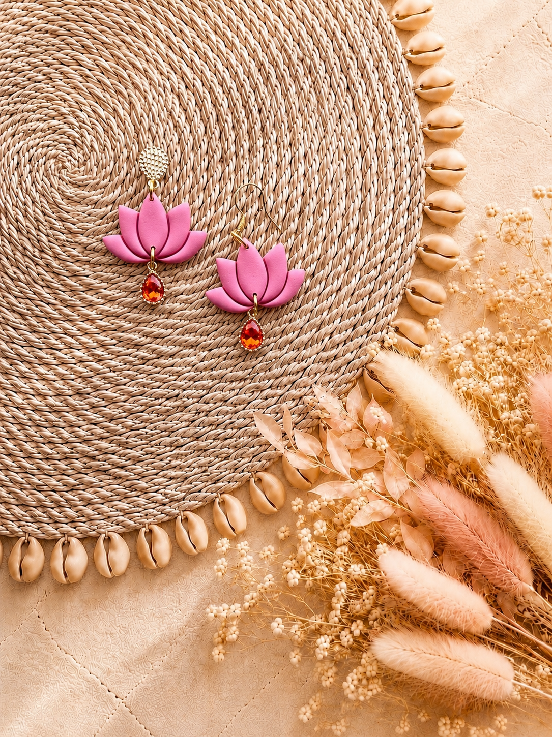 Lotus oorbellen soft peach