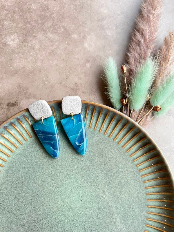 AZURE 10 blauwe marmer oorbellen