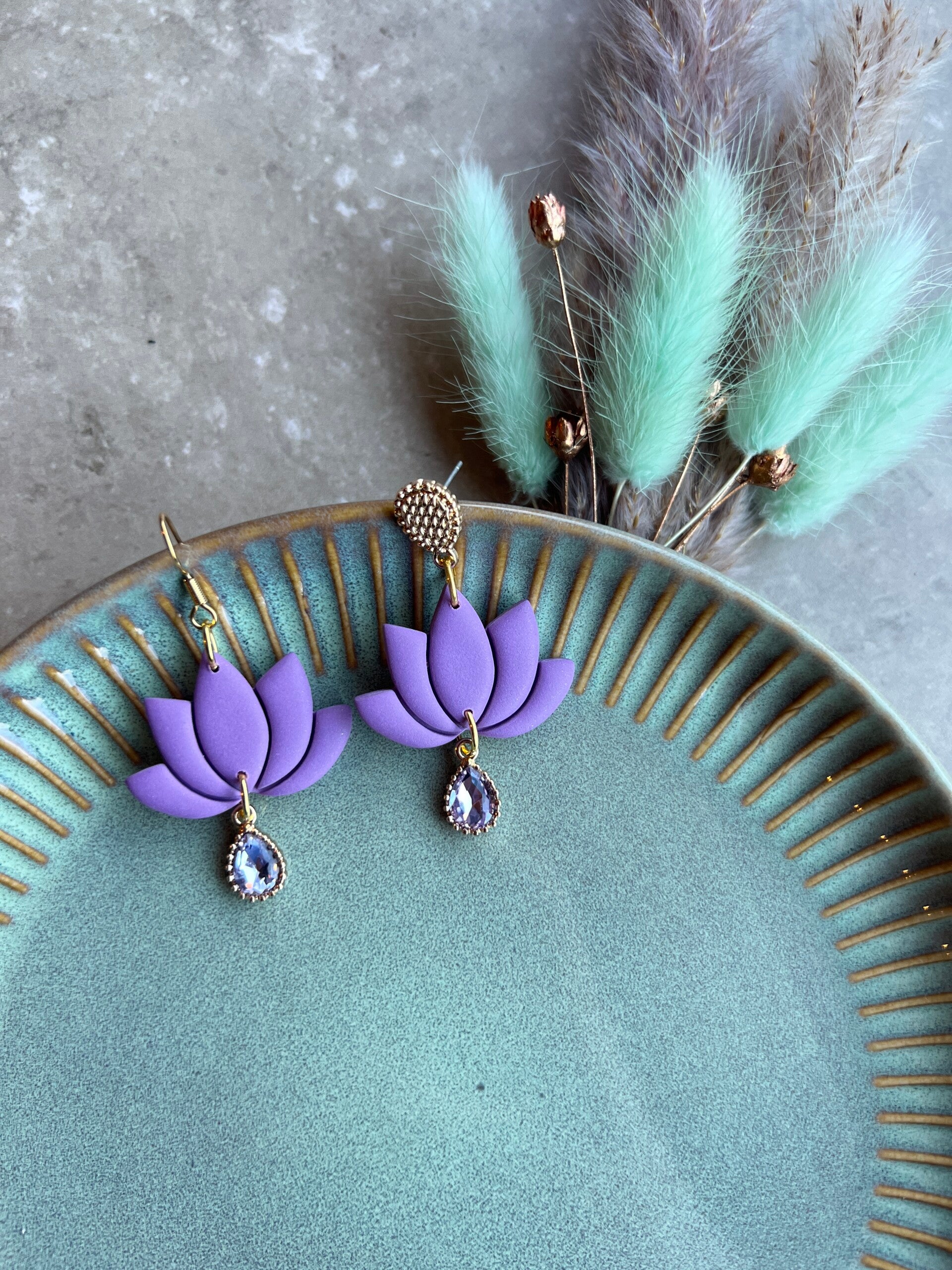 Lotus oorbellen lila lavender