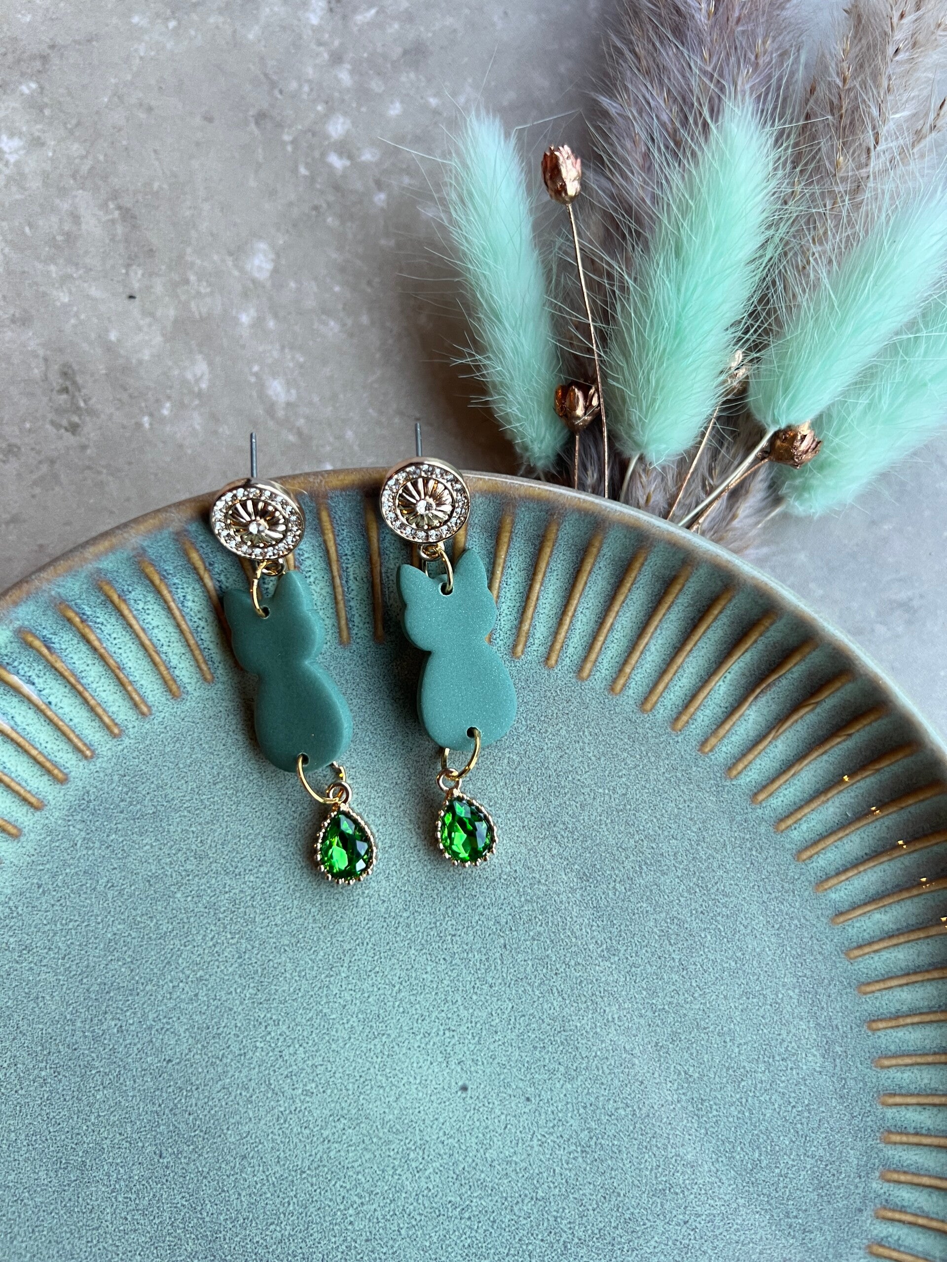Katten oorbellen CRYSTAL TAIL green