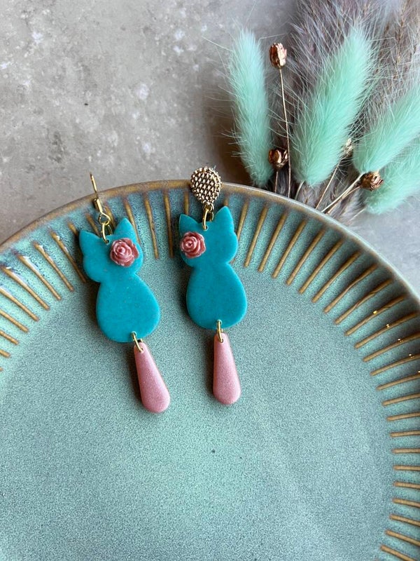 Katten oorbellen Rosé romance turquoise M