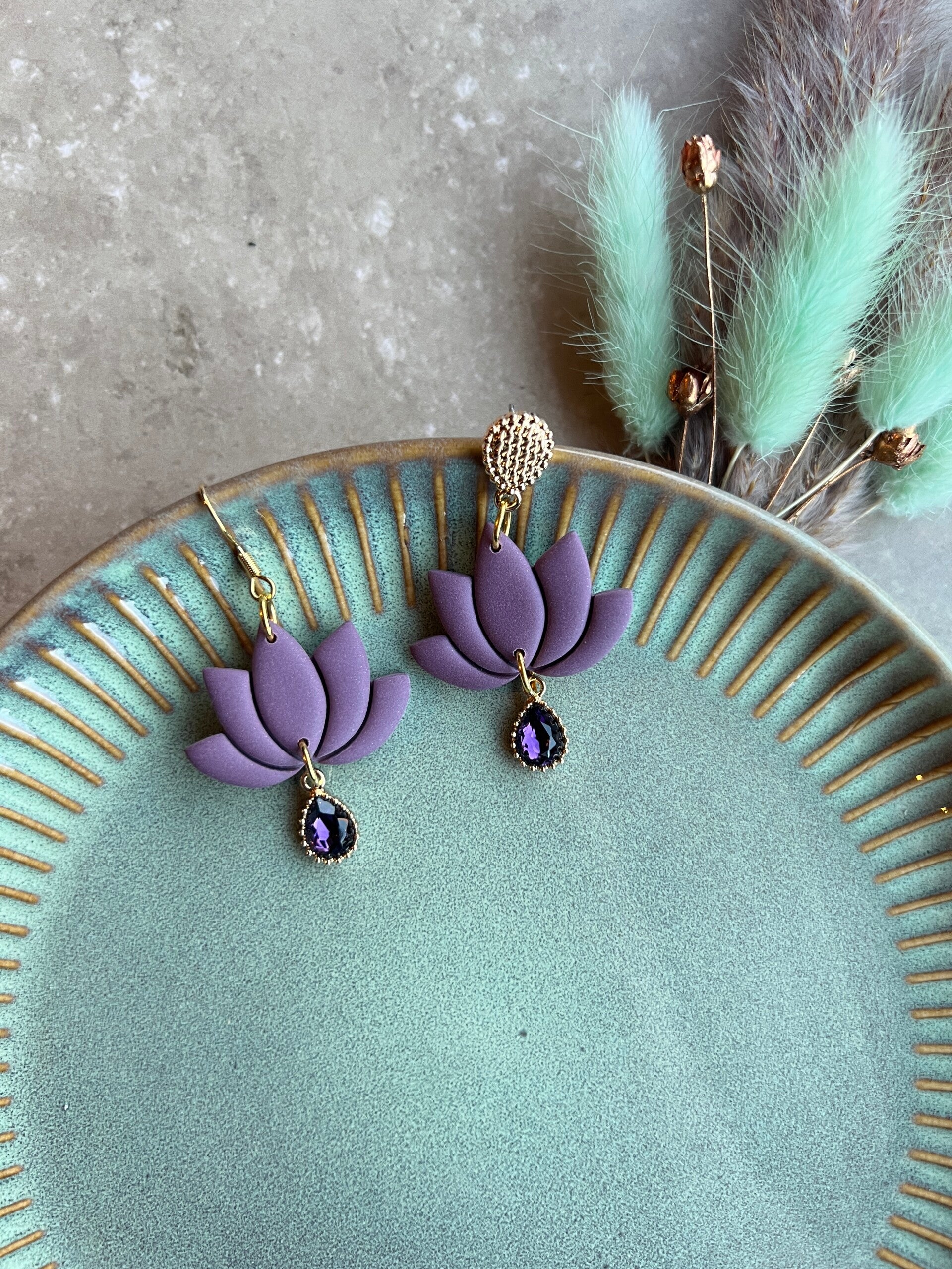 Lotus oorbellen purple grape