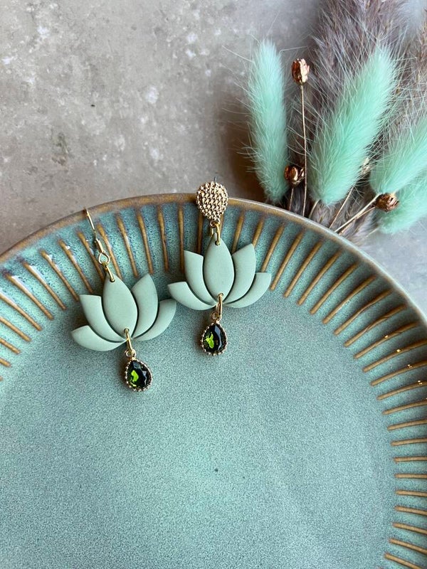 Lotus oorbellen mossy green