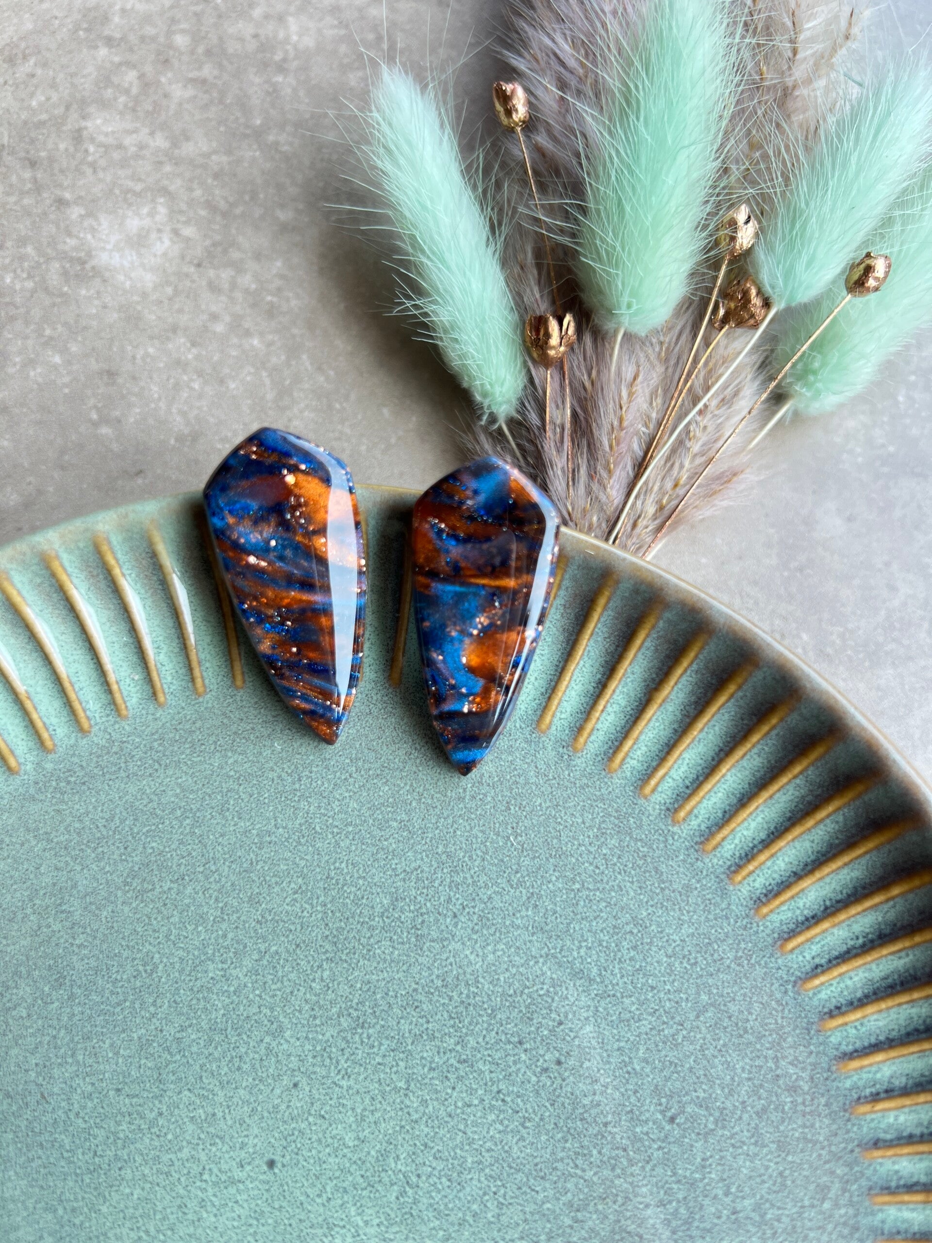 Maxi studs ELECTRIC BRONZE