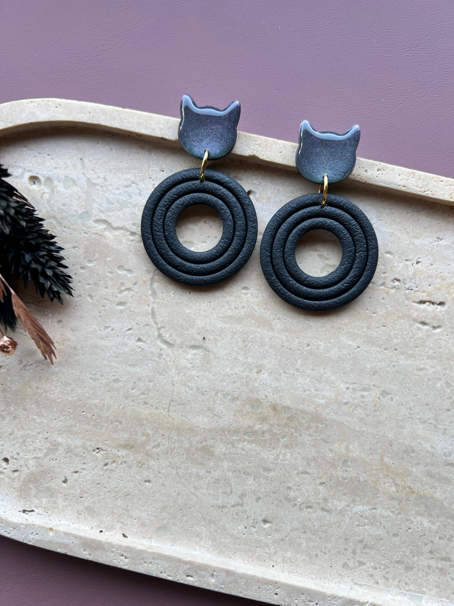 Zwarte mystieke katten oorbellen – Catmosphere Lunar