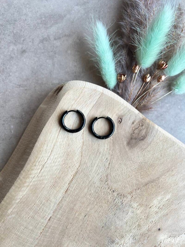 Oorbel rond zwart 17 mm