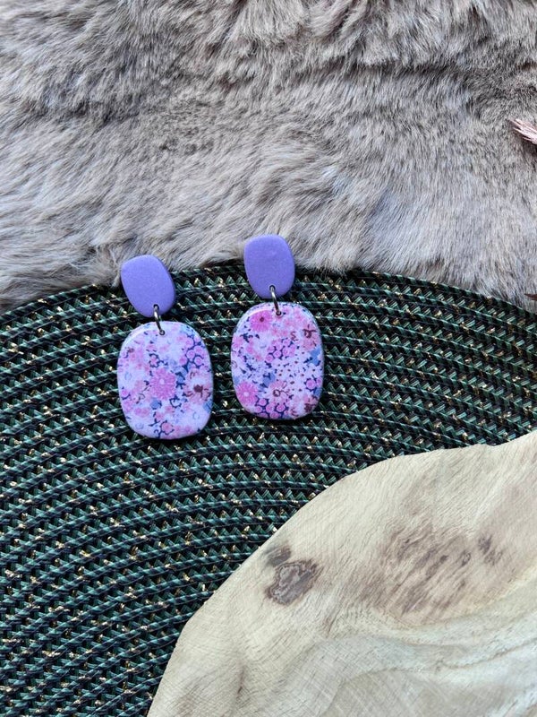 Paarse retro bloemen oorbellen