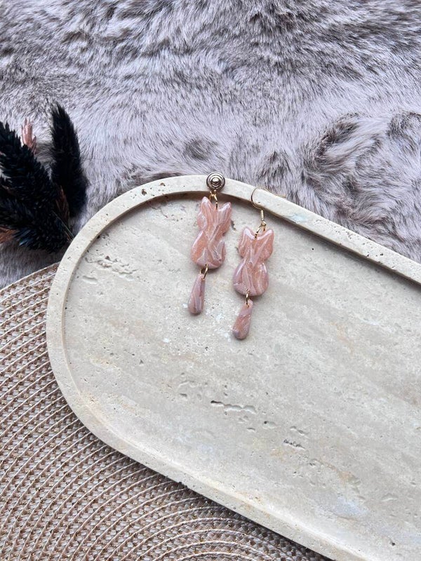 katten oorbellen Blush stone marmer small