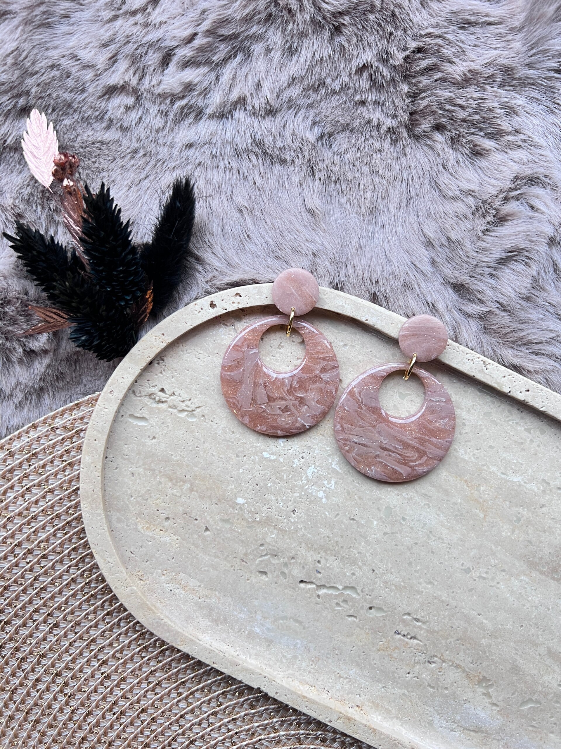 Ronde oorbellen blush stone