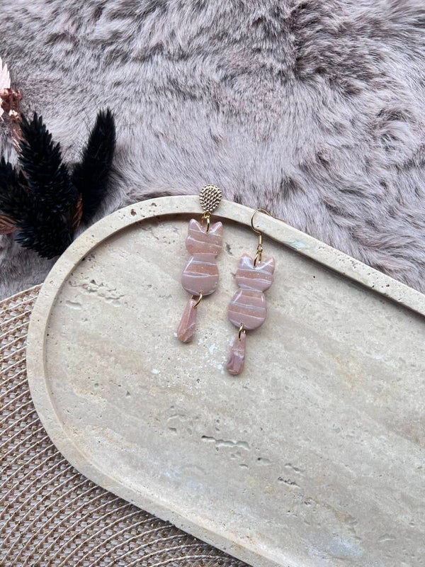 Katten oorbellen blush stone stripes small