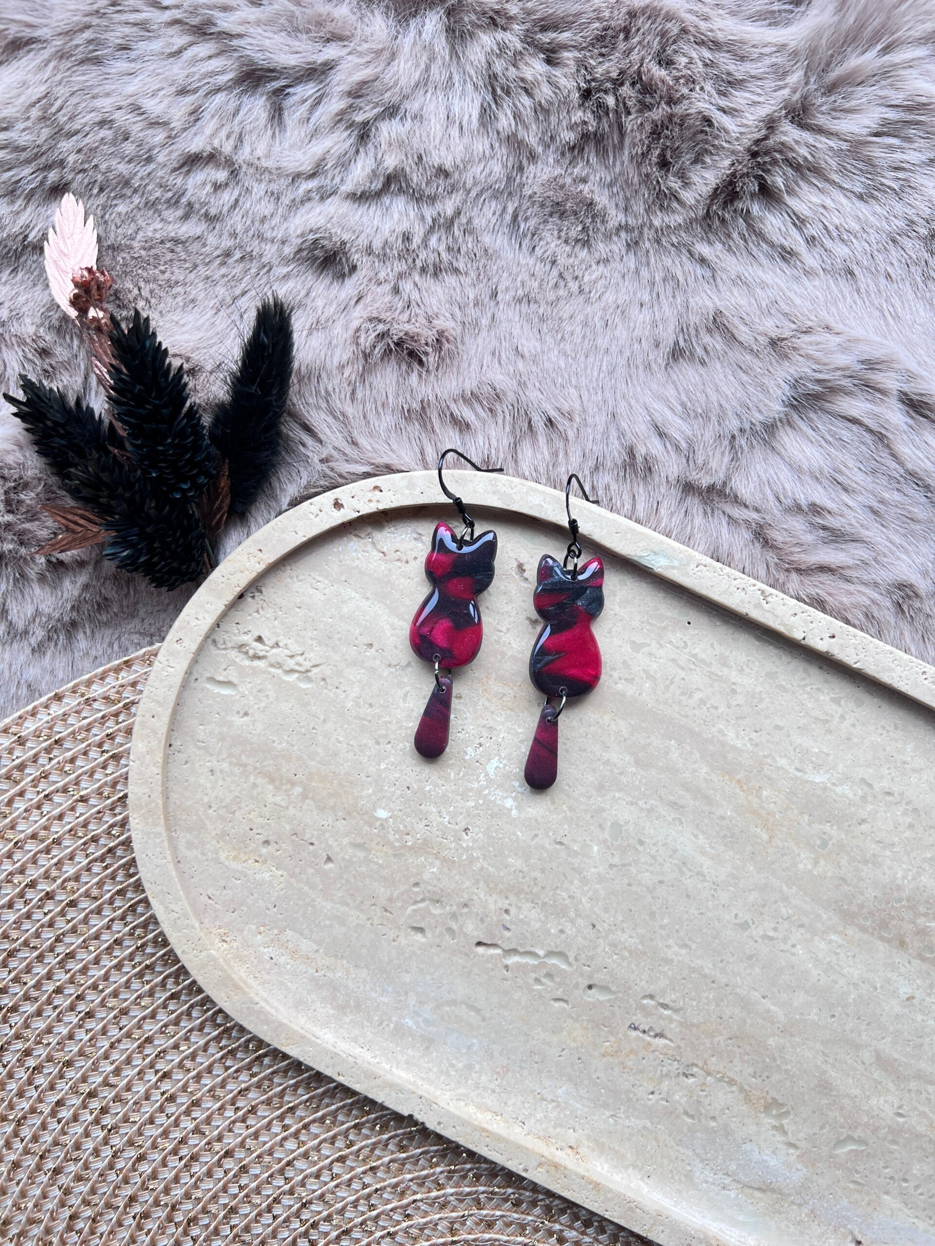 Katten oorbellen queen of hearts