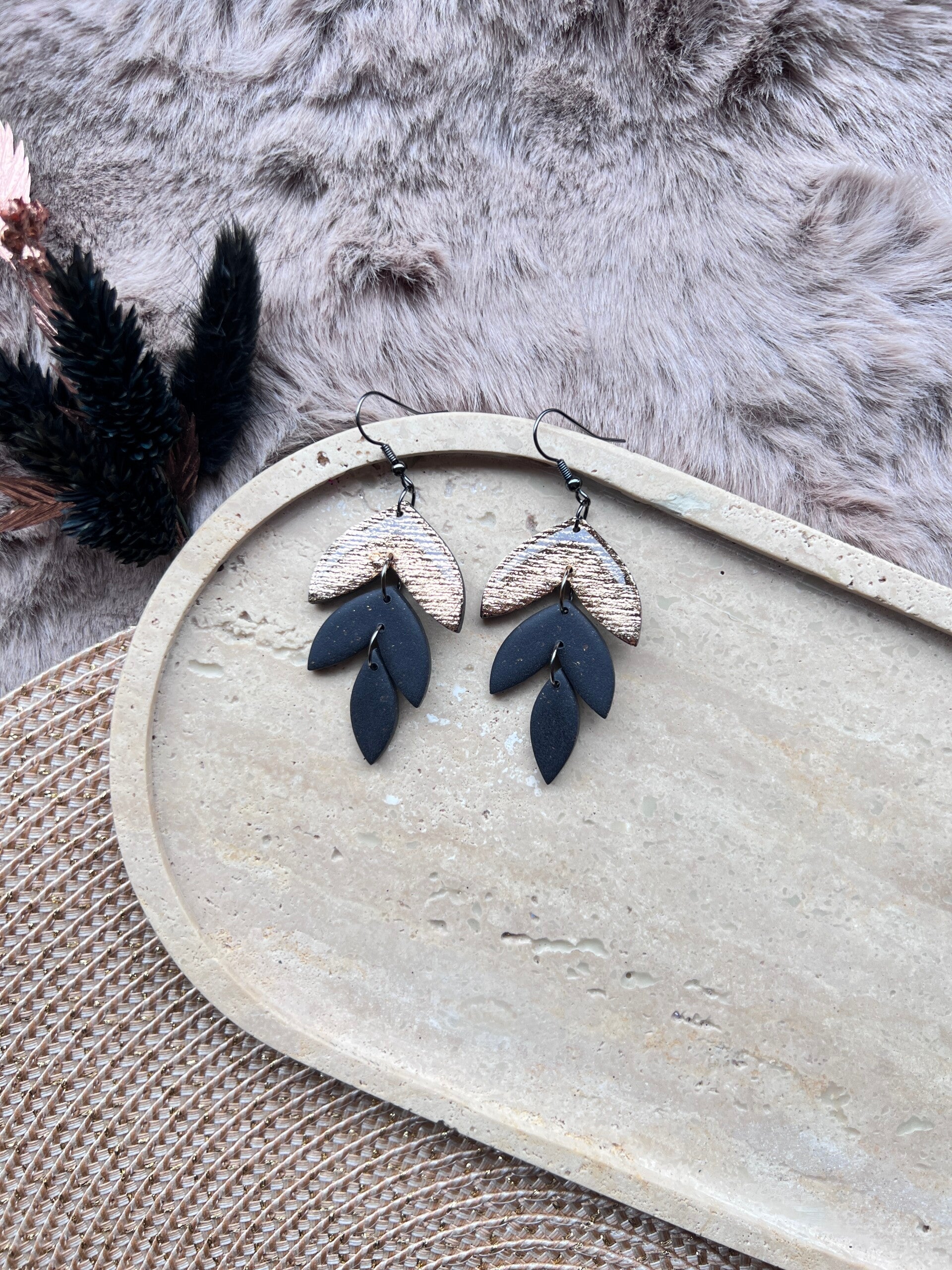 Oorbel OLIVIA black and gold