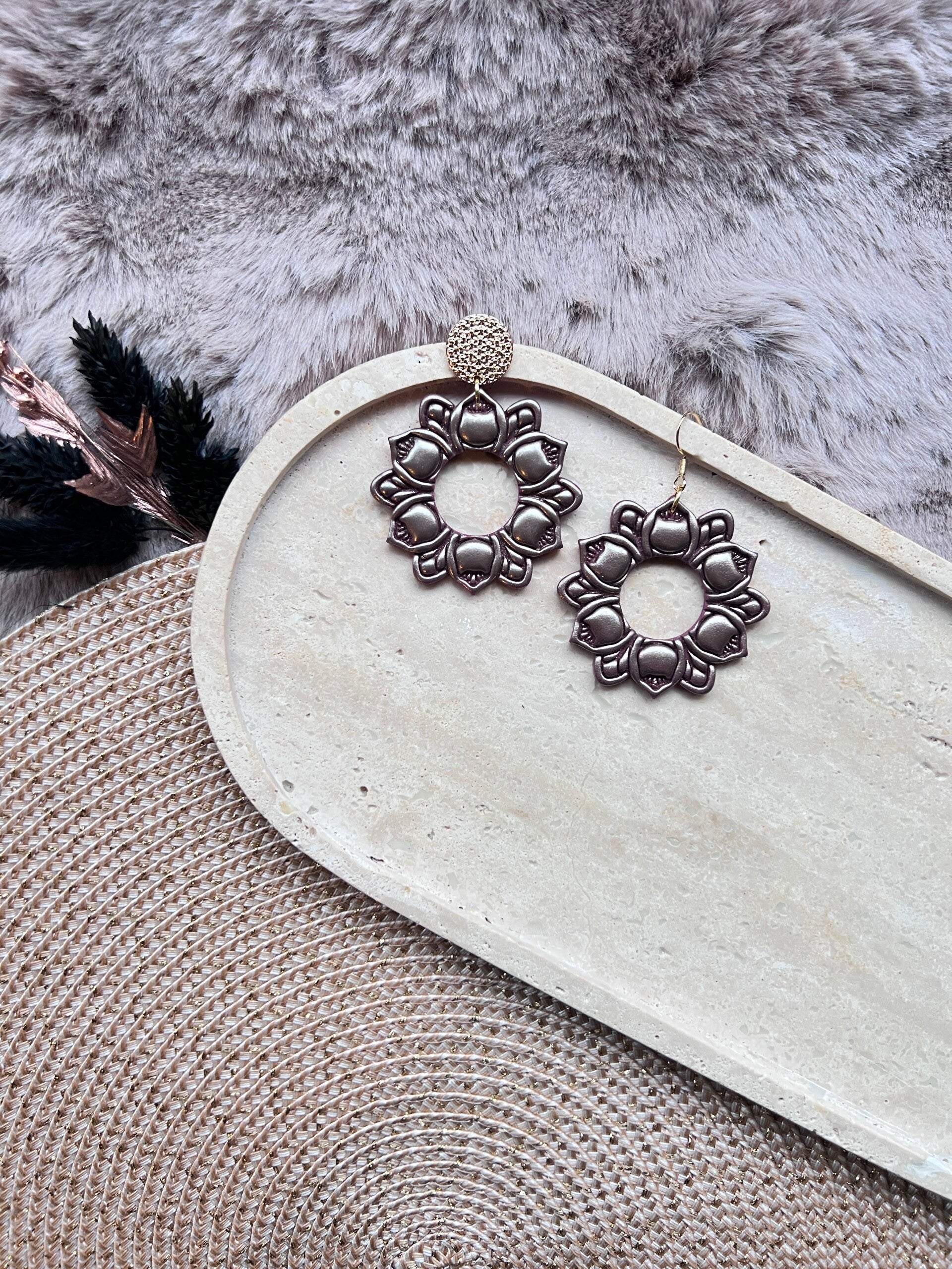 Mandala katten oorbellen merlot