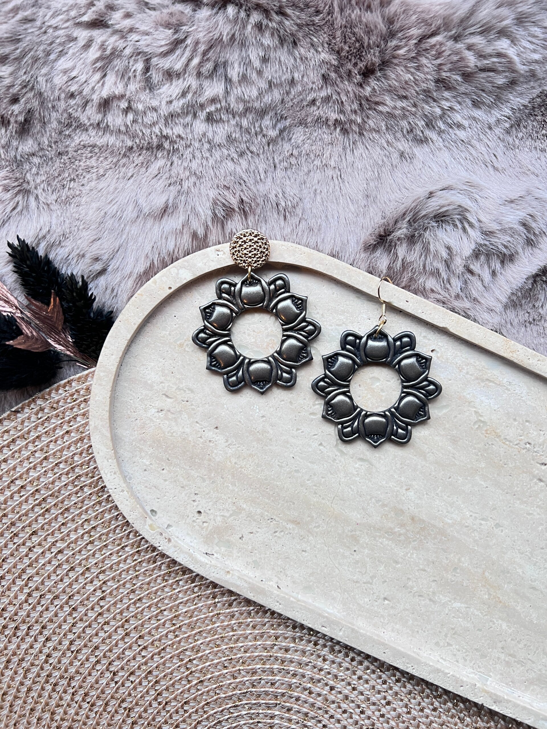 Mandala katten oorbellen zwart ||