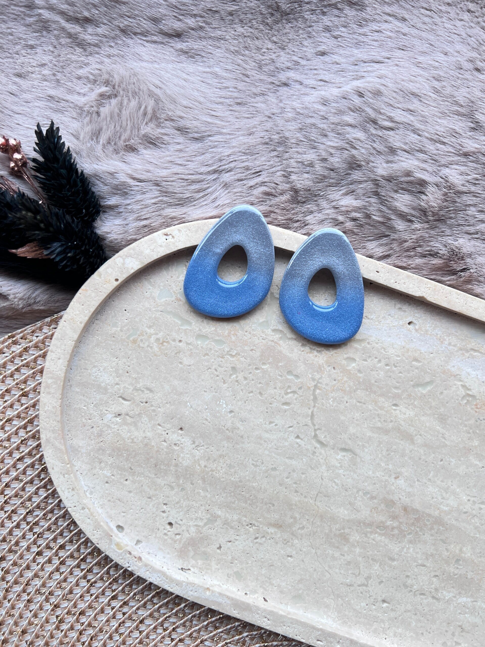 Auri Icy Blue ~ Maxi studs in zilver en blauw