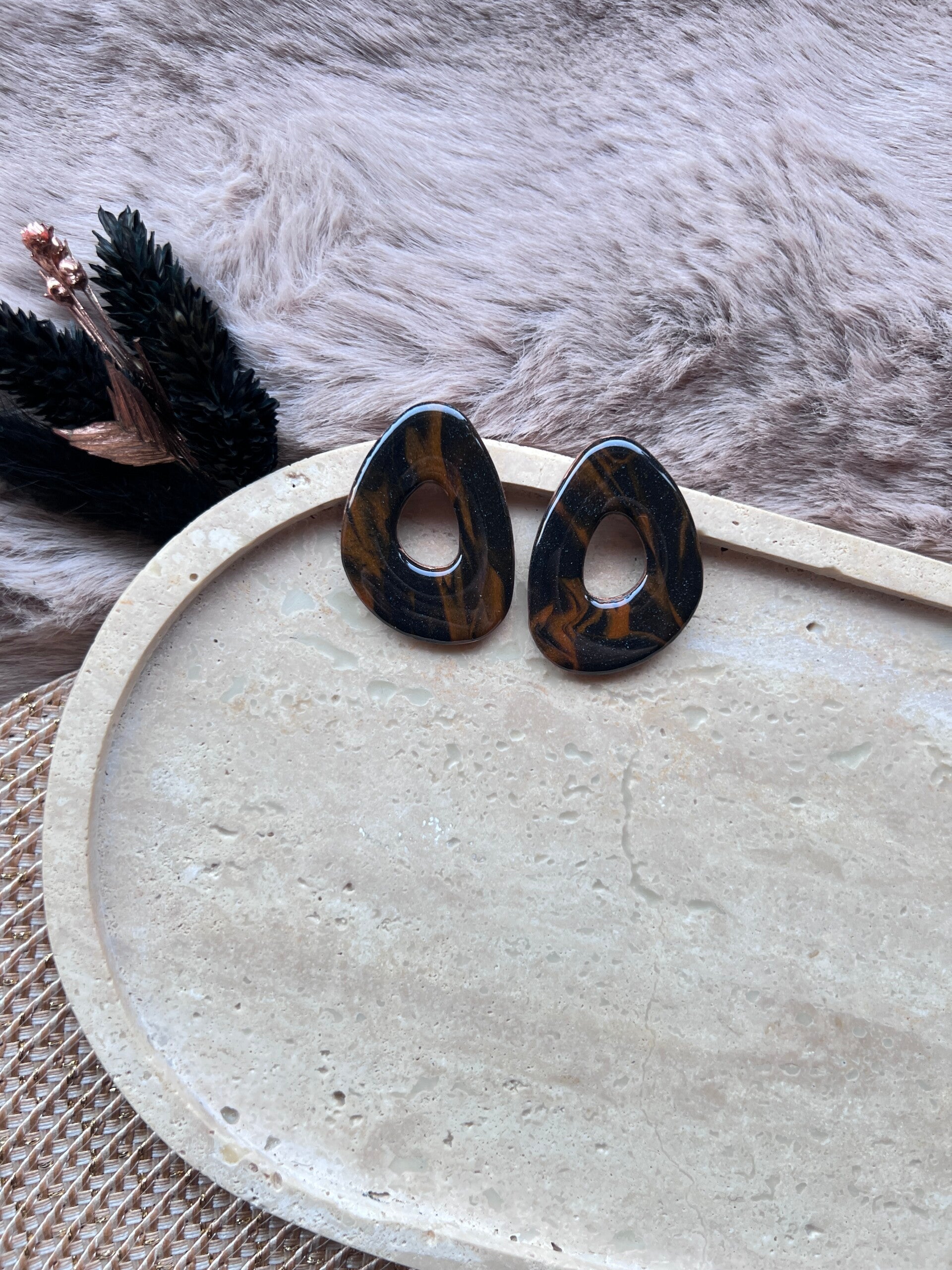 AURI organische maxi studs – Espresso Love oorbellen