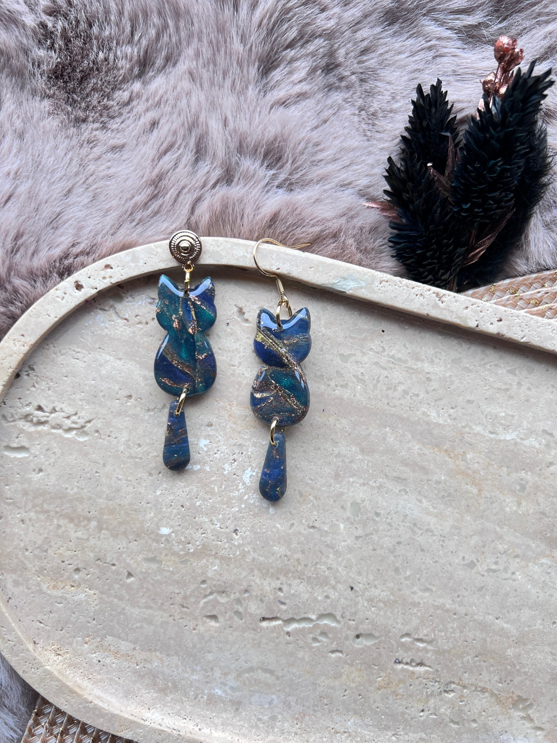 Katten oorbellen peacock gold