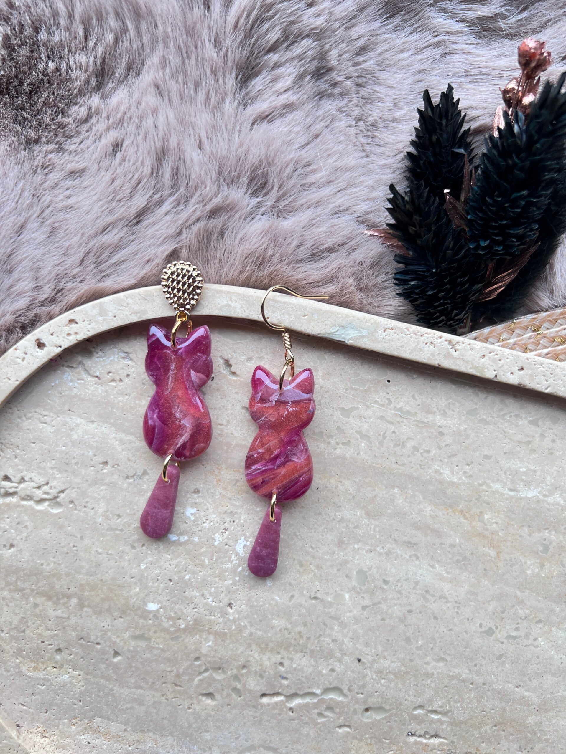 Katten oorbellen raspberry bloom