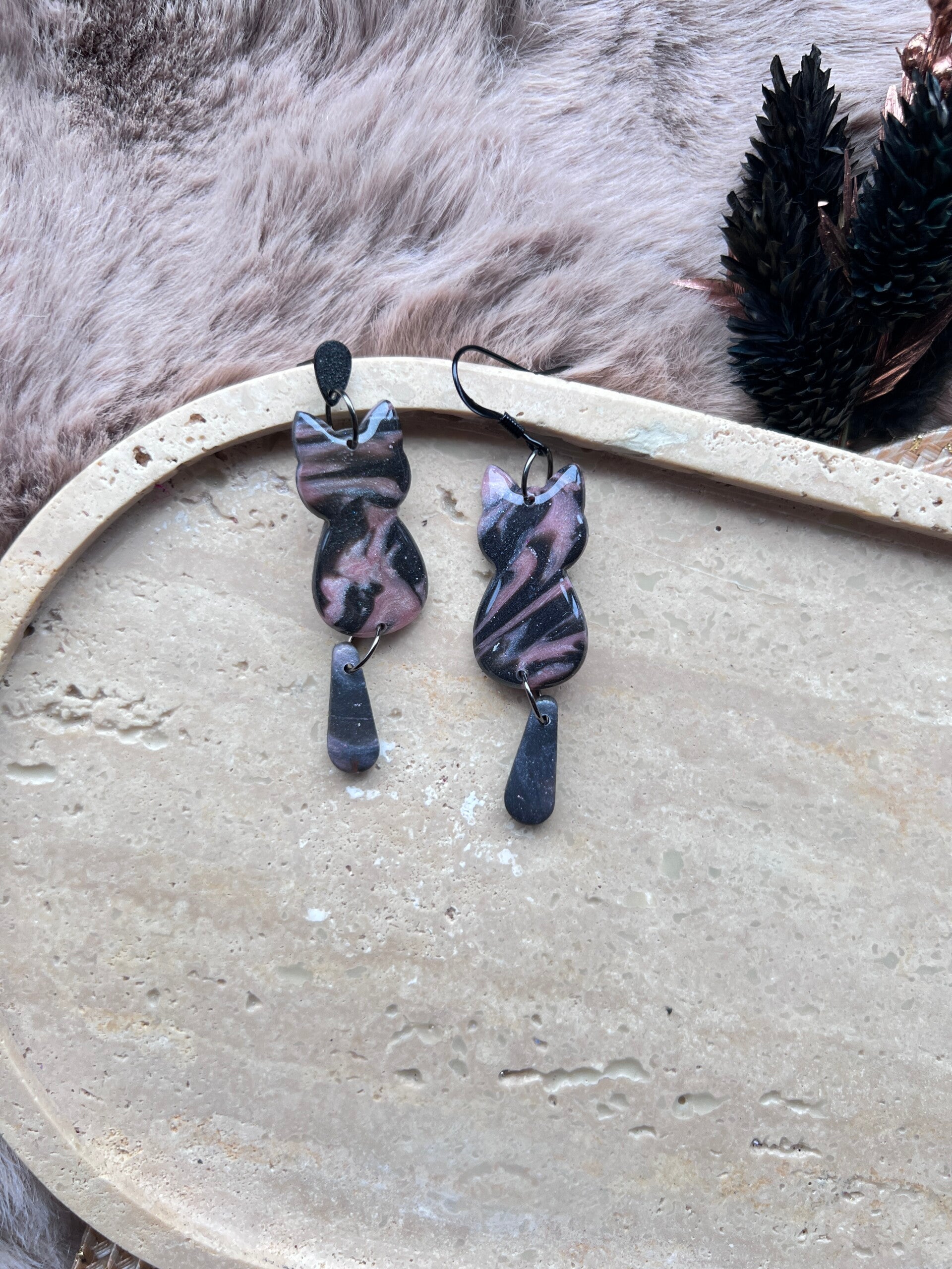 Katten oorbellen black rose