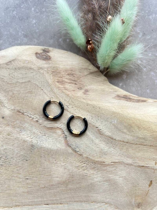 11. Oorbel rond zwart & goud 17 mm