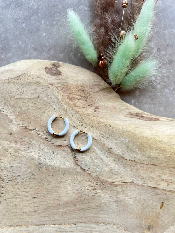 12. Oorbel rond wit & goud 17 mm