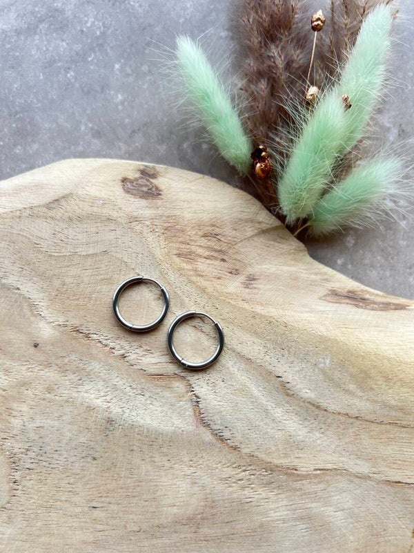 17. Oorbel rond zilver 18 mm