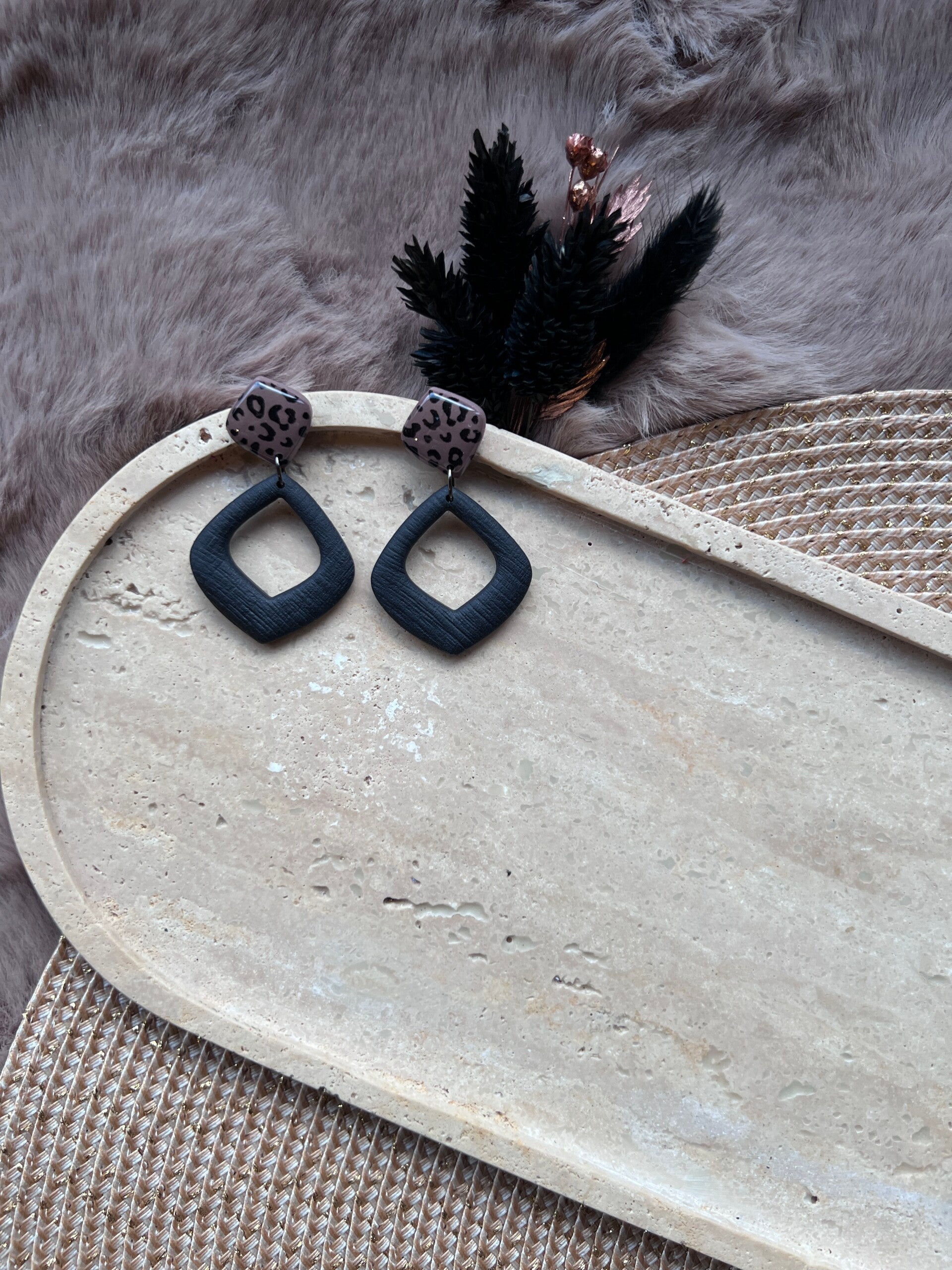 EMBER black taupe leo