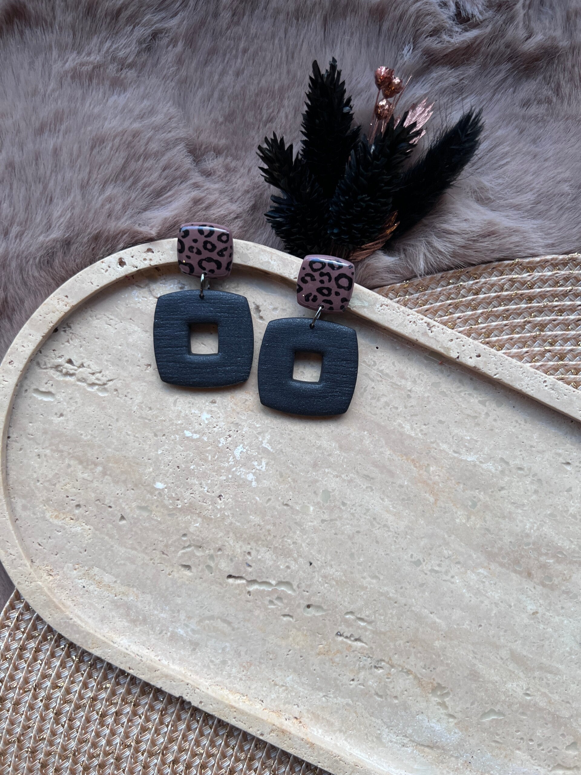 HARPER leopard – vierkante oorbellen met luipaardprint