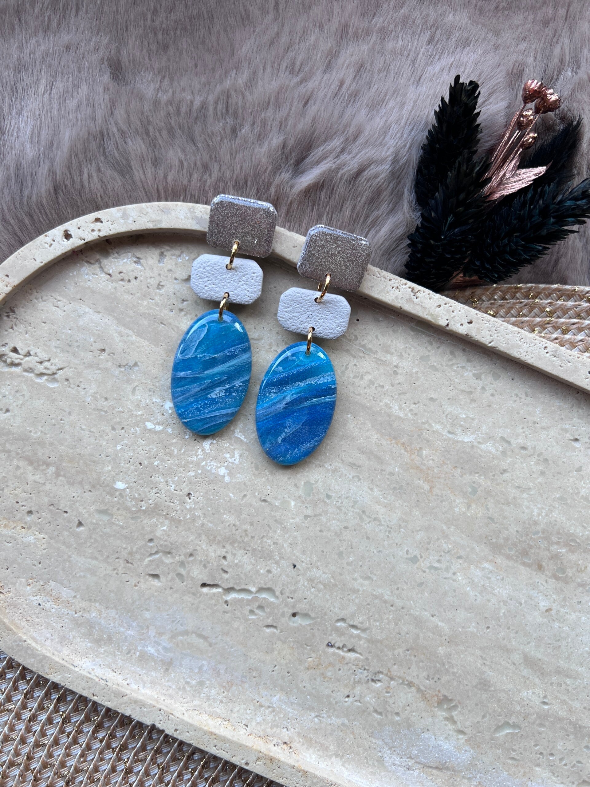 Azure 1 blauwe marmer oorbellen