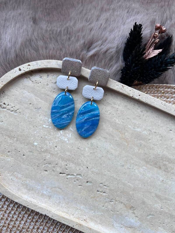 Azure 1 blauwe marmer oorbellen