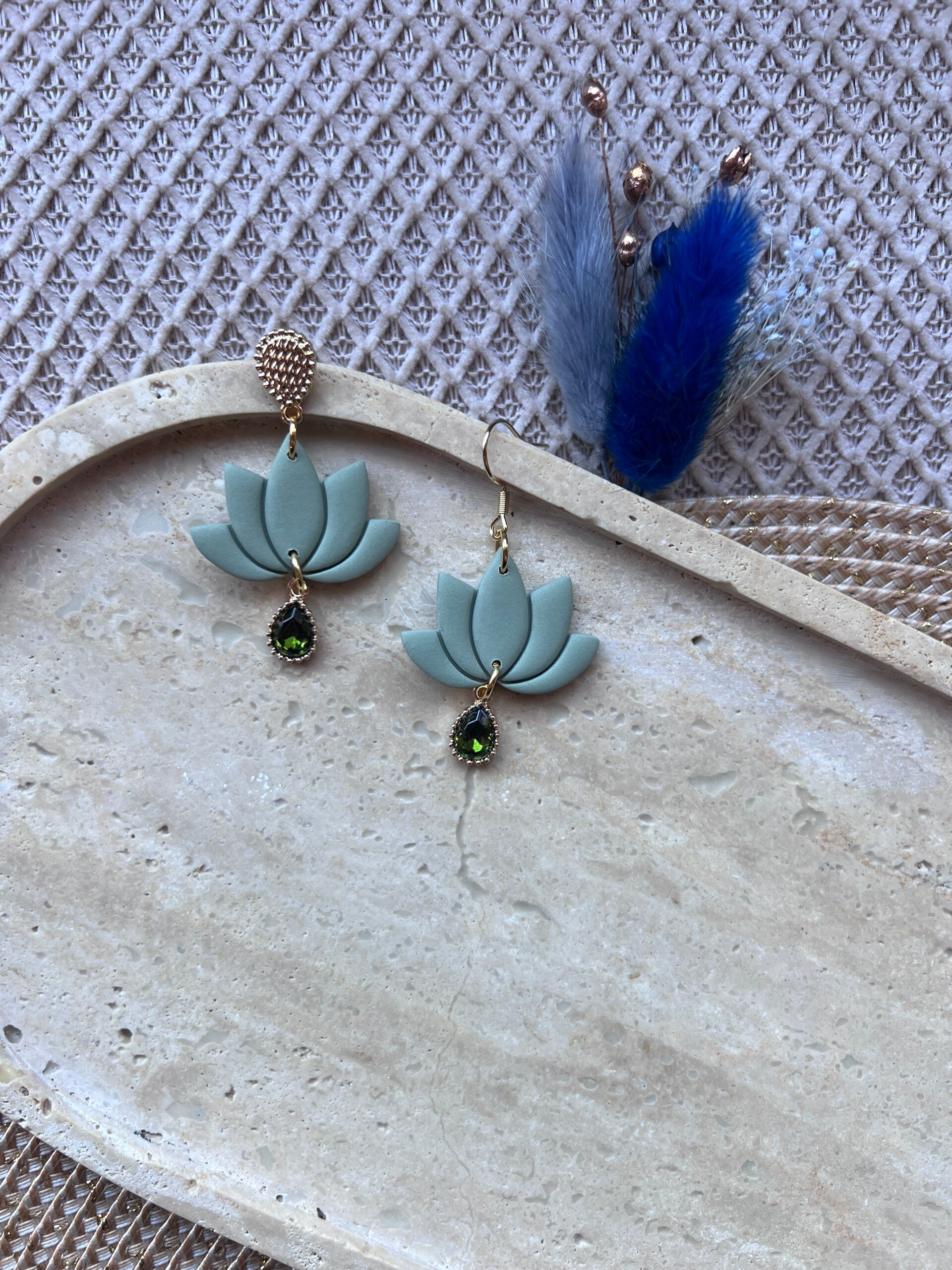 Lotus oorbellen mossy green