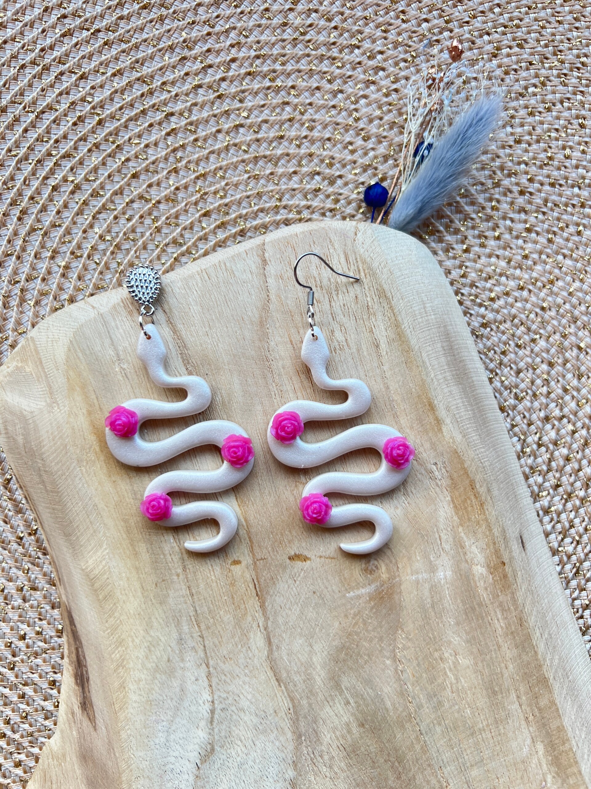 Pink pearl slangen oorbellen