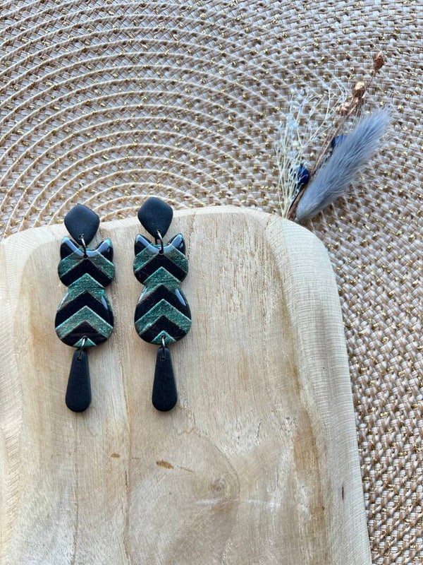 Katten oorbellen green holo zigzag