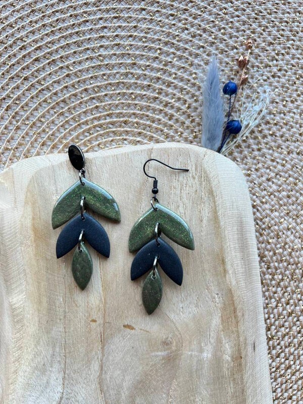 Statement oorbellen MOSSY ALURE leaf dangle