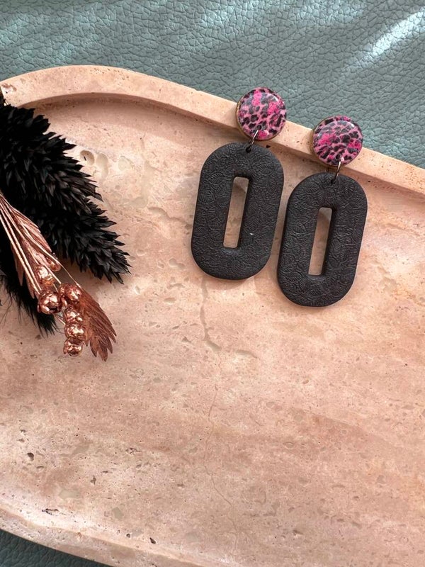 CLEO black leo fushia