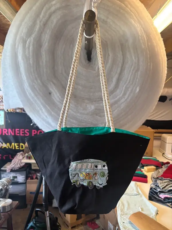 Sac de plage avec broderie avec poche à l'intérieur