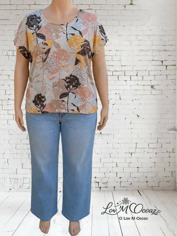 👚 T-shirt fluide pastel à motif végétal & plumetis – Taille 48/50