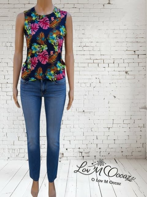 🌴 Débardeur femme grande taille de la marque Vue Sheng, fluide et léger, parfait pour créer une tenue estivale colorée et originale.