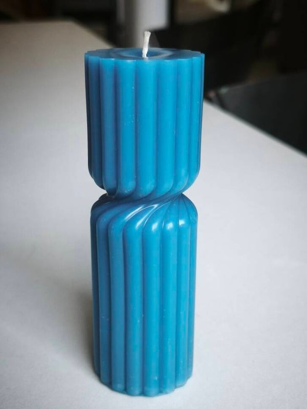 Velas con forma de columna rayada