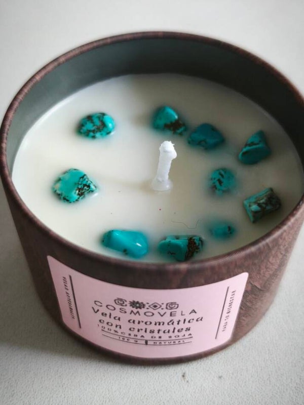 Vela aromatica decorada con piedras de turquesa