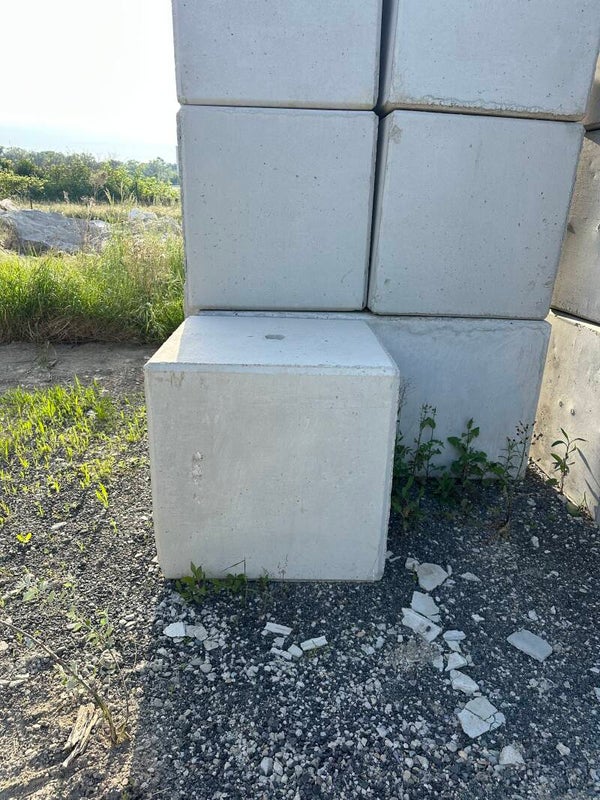 Bloc béton type lego 80x80x80cm